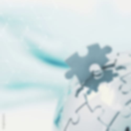 Puzzleteil fügt sich in runden Puzzleball ein und steht sinnbildlich für eine passgenaue und individuelle IT-Lösung