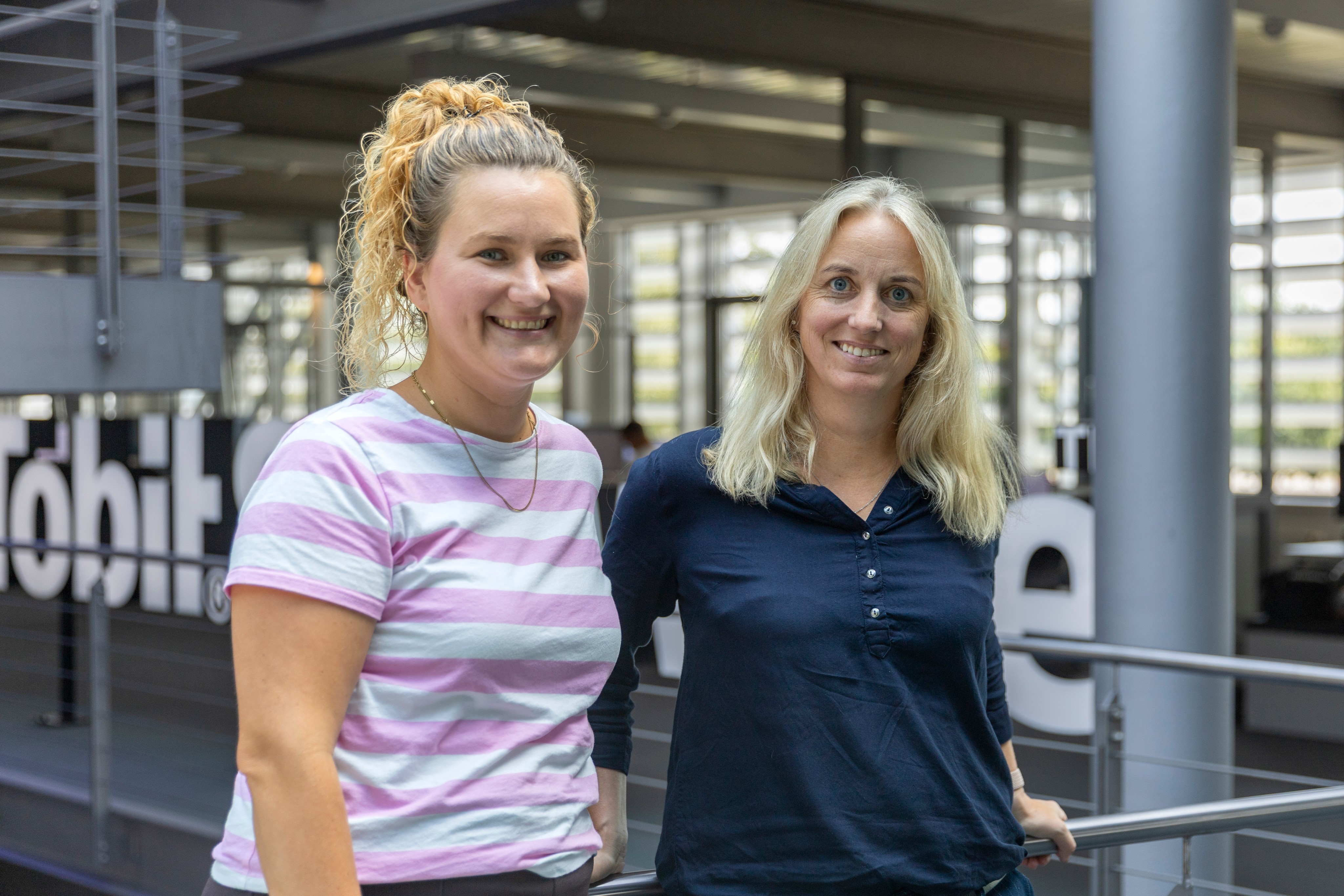 Melanie Webbeler und Carolin Heßling, das HR-Team von Tobit.Software