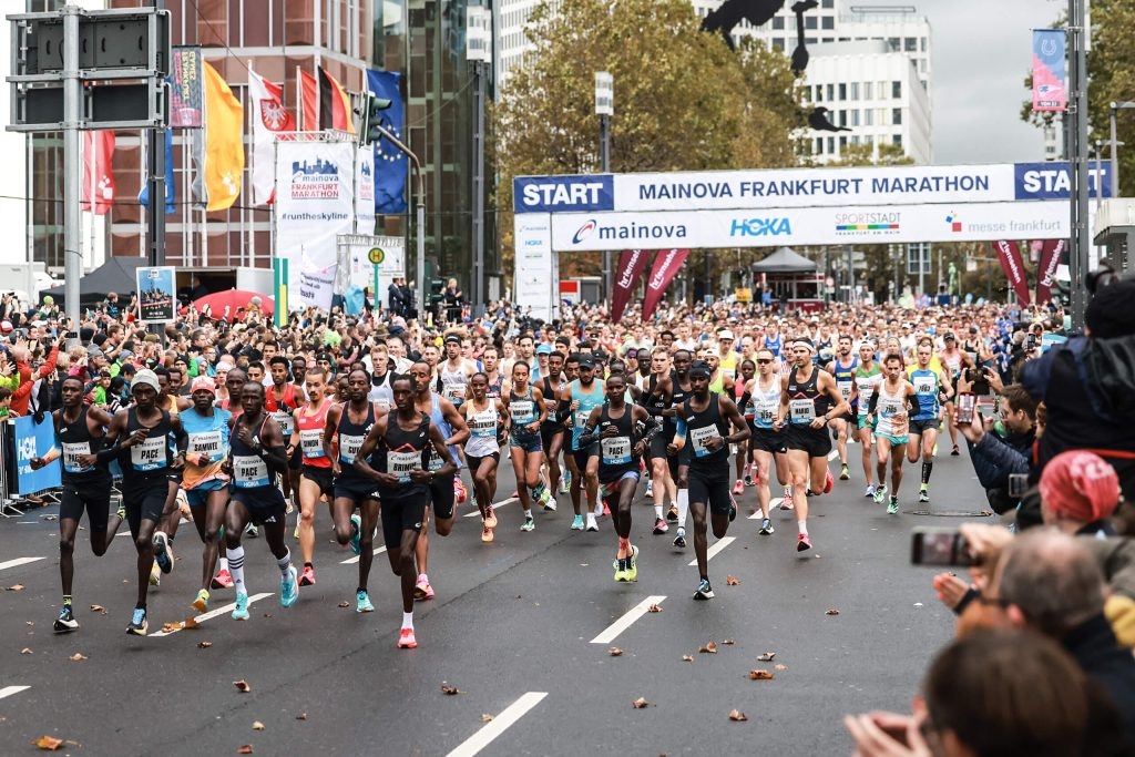 Busfahrt zum Frankfurt Marathon