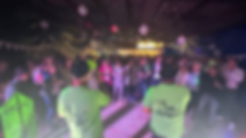 Bild von Us de Lameng mit Marcel Schenk und Guido Metzler von hinten