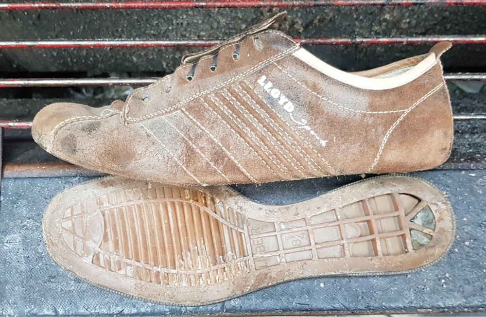 Lloyd - Sneaker reparieren ist keine große Sache!