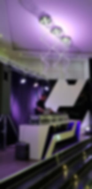 Der DJ ist zufrieden mit unserer gepflegten Technik - LMB-Showtechnik