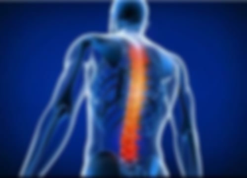 Das Bild zeigt eine Animation, auf der ein Mensch abgebildet ist, die Wirbelsäule ist orange dargestellt