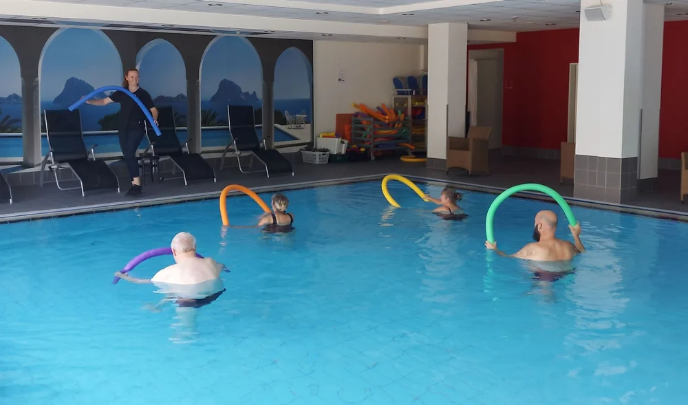 Wassersportkurs im hauseigenen Sole-Thermalschwimmbad