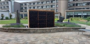 eigenes Gradierwerk im Klinikgarten