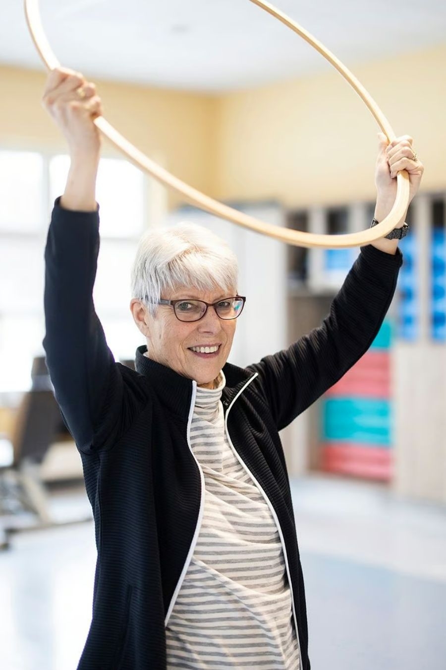 Frau beim Training mit hulaHub reifen