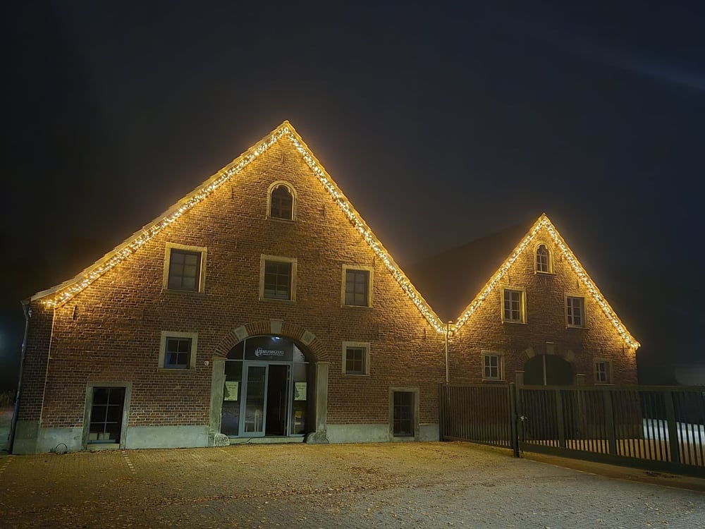 Proberaum weihnachtlich beleuchtet