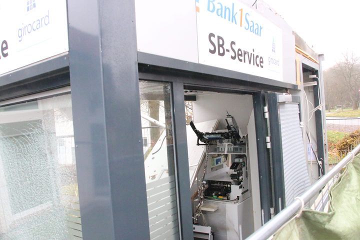 Geldautomat in Haus -Furpach in die Luft gejagt