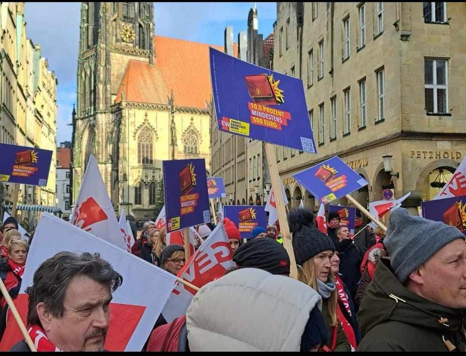 450 Gewerkschafter*innen beim GEW-Warnstreik 