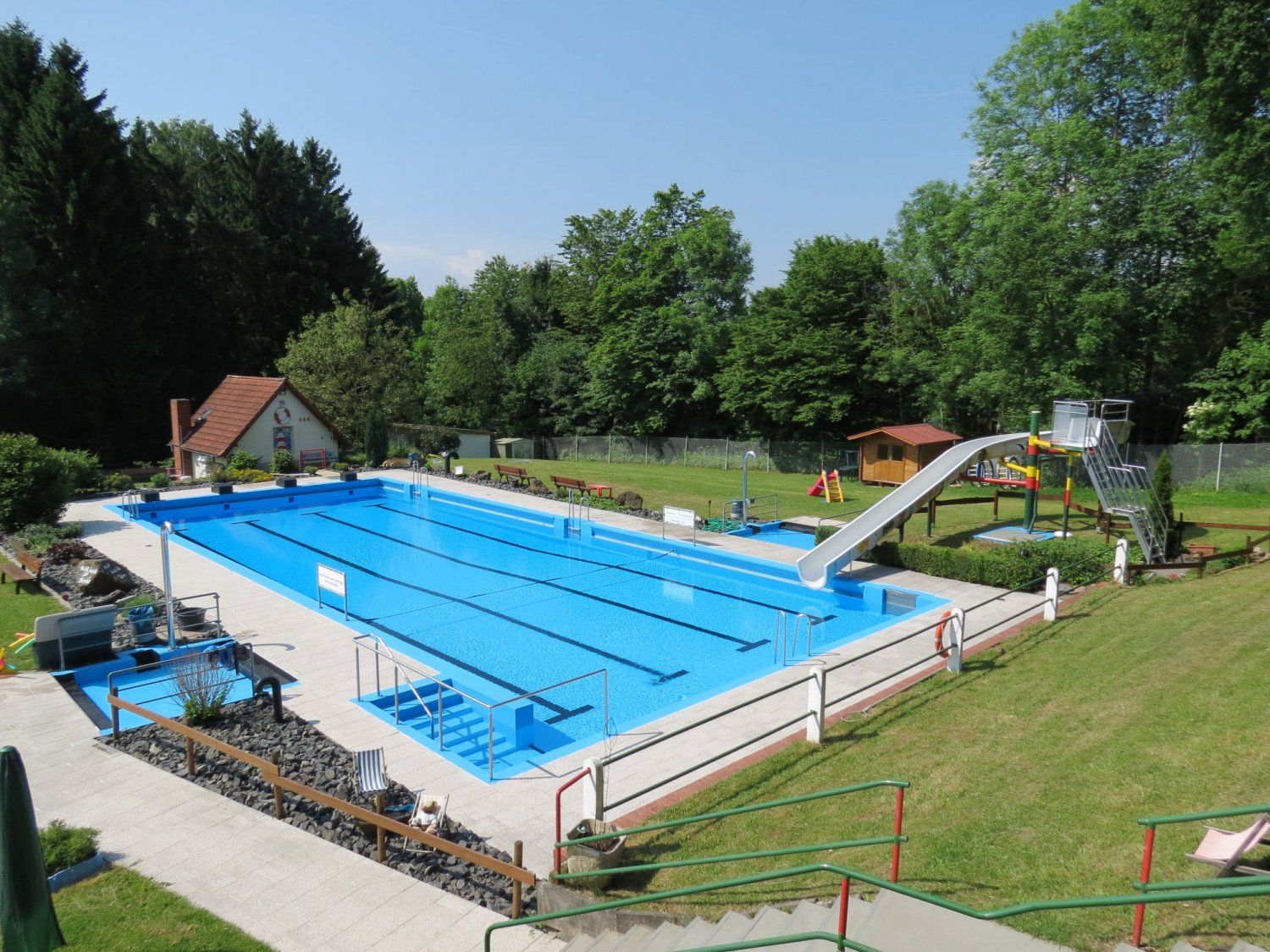 Schwimmbad Hutten - Heiligenborn |