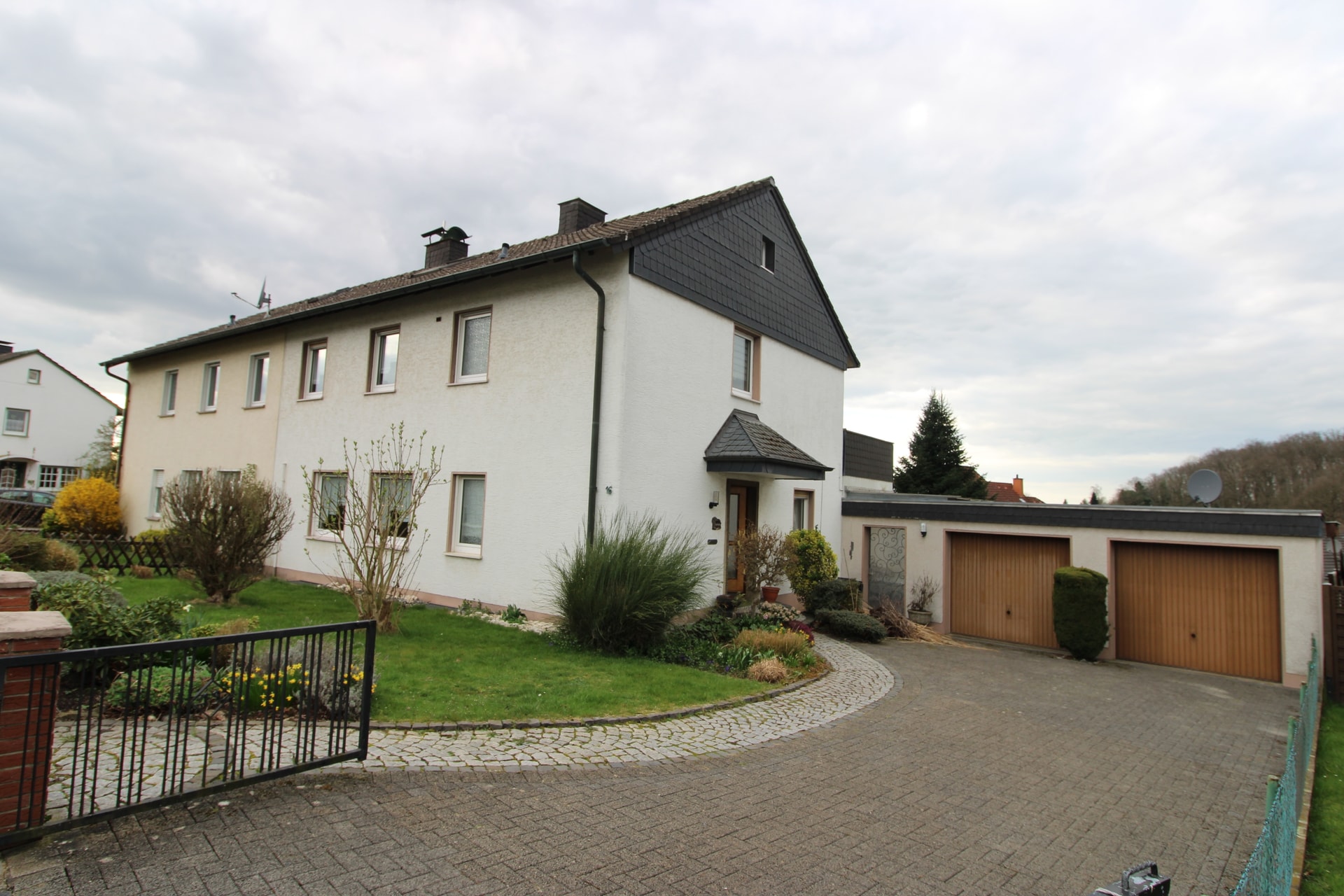 Jetzt online zum Kauf - Menden Lahrfeld - 1-2 FMH auf Erbpachtgrundstück - Wfl. 127,79 m² - Grst. 67