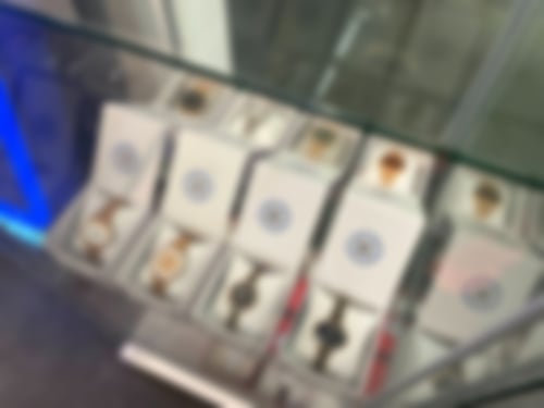 Schmuck und Uhren mit Calling Codes