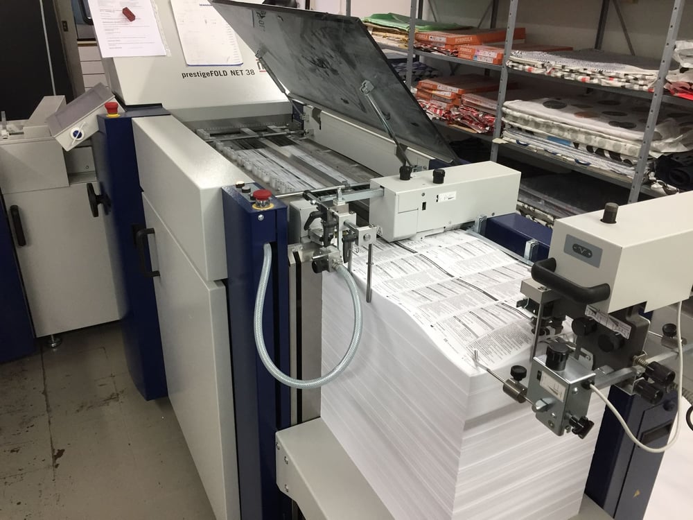 Falzmaschine mit 6 Taschen und 4 Taschen für Kreuzfalz in der Druckerei Schaten in Ahaus