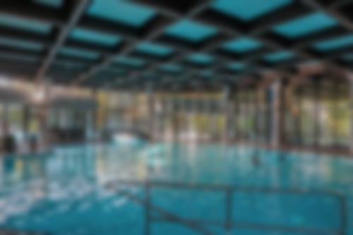 Das helle, großzügige Innenbecken in den Hellweg-Sole-Thermen