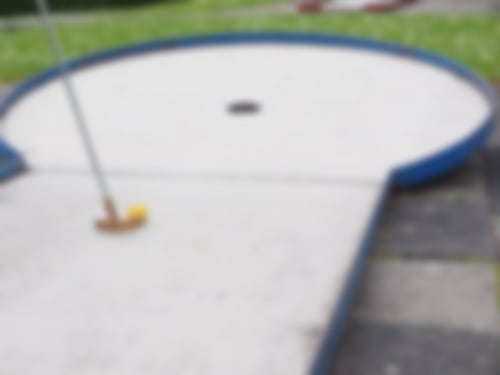 Minigolfanlage, Schläger und Ball