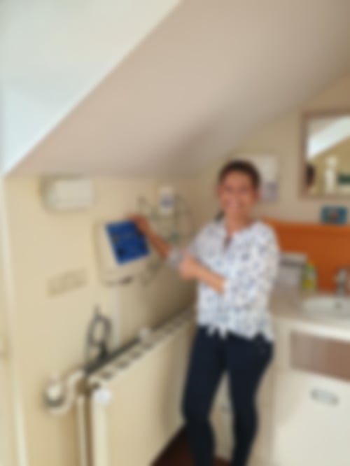 Iris Kreuzeck-Koch im Behandlungszimmer der podologischen Praxis Münster