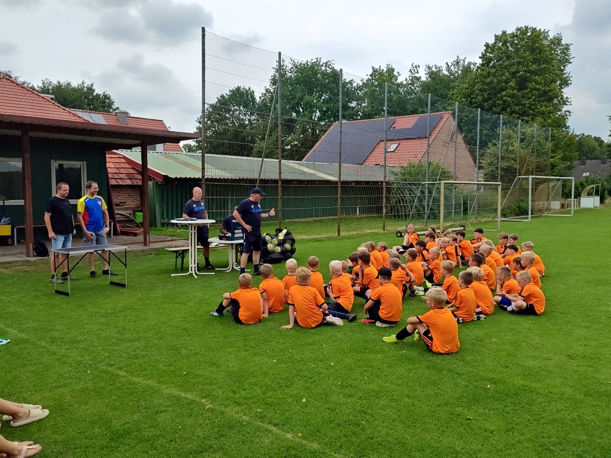 Kastes Fußballschule zu Gast beim TuS Aschendorf 