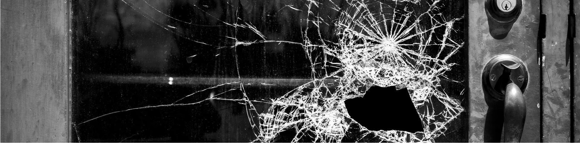 Bild eingeschlagenes Fenster
