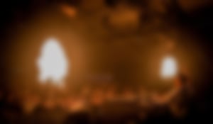 Menge mit Flame Jetts