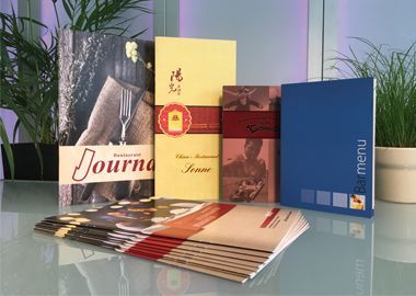 Speisekarten und Getränkekarten mit Rückendrahtheftung