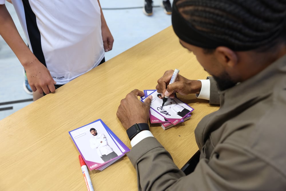 ...um allen Autogrammwünschen gerecht zu werden