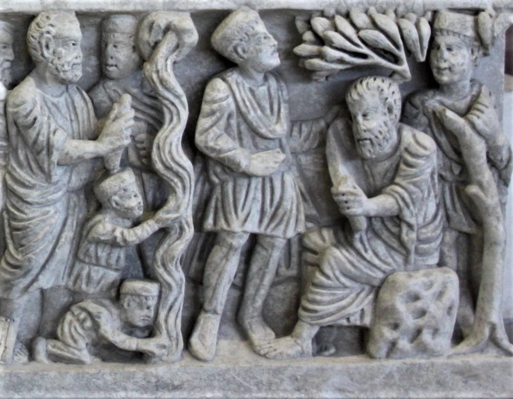 Quellwunder des Petrus und Bekehrung der Soldaten, ca. 325 n. Chr., Sarkophag, Arles, Foto: (c) Sebastian Buck