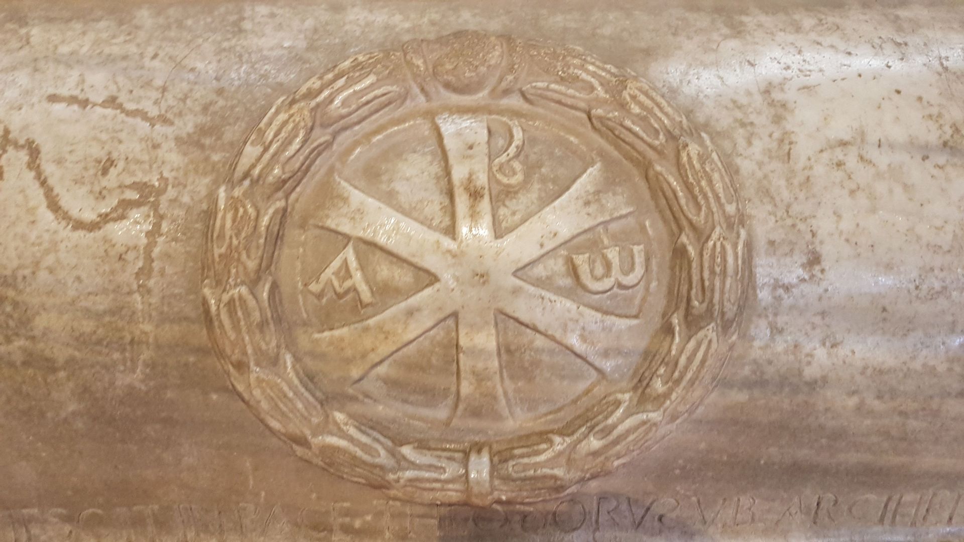 Sarkophag Sonnenkreuz