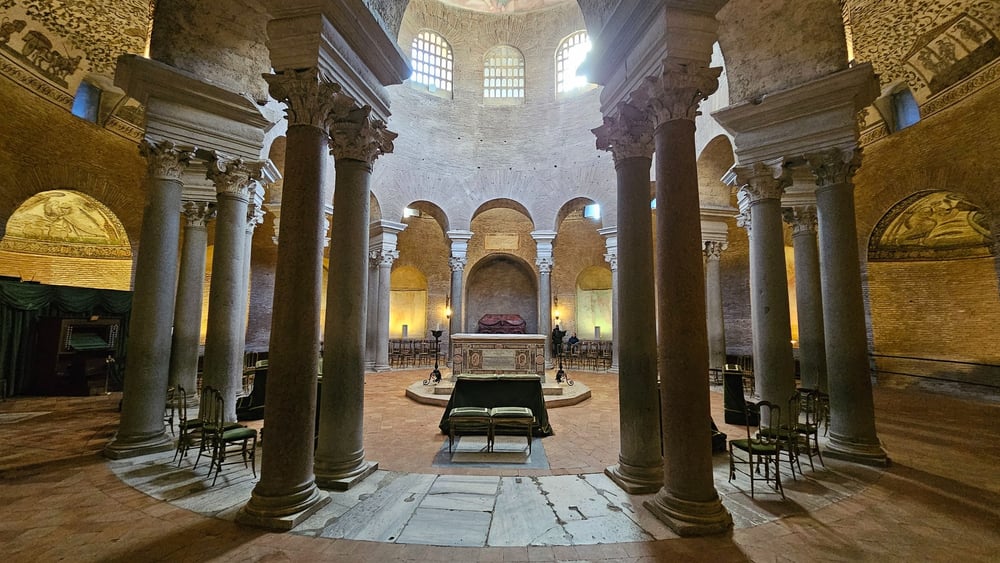 Santa Costanza - Das Mausoleum der Constantia in Rom - Innenansicht