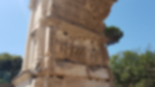 Titusbogen - Relief mit Menorah und Schaubrottischen aus dem Tempel von Jerusalem
