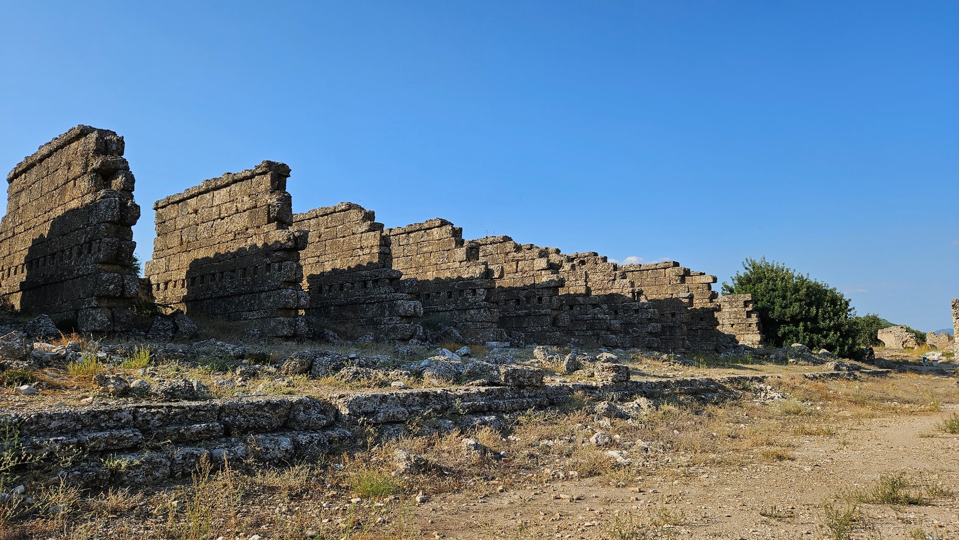 Aspendos Agora mit Marktbasilika