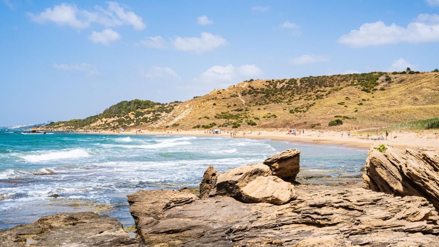 Steinküste am Meer