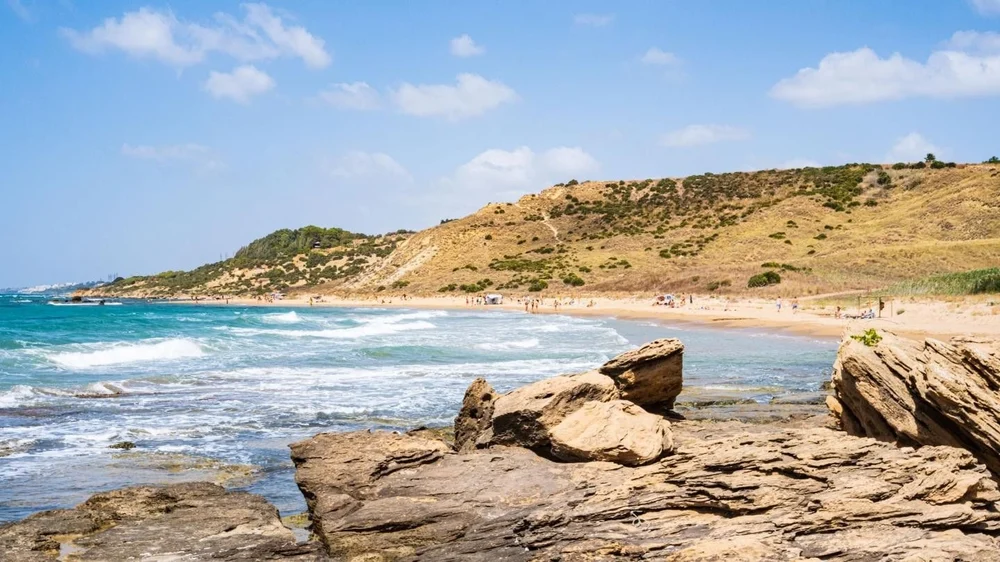 Steinküste am Meer
