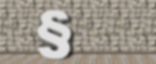 Steinmauer an dem ein Paragraphenzeichen angelehnt ist