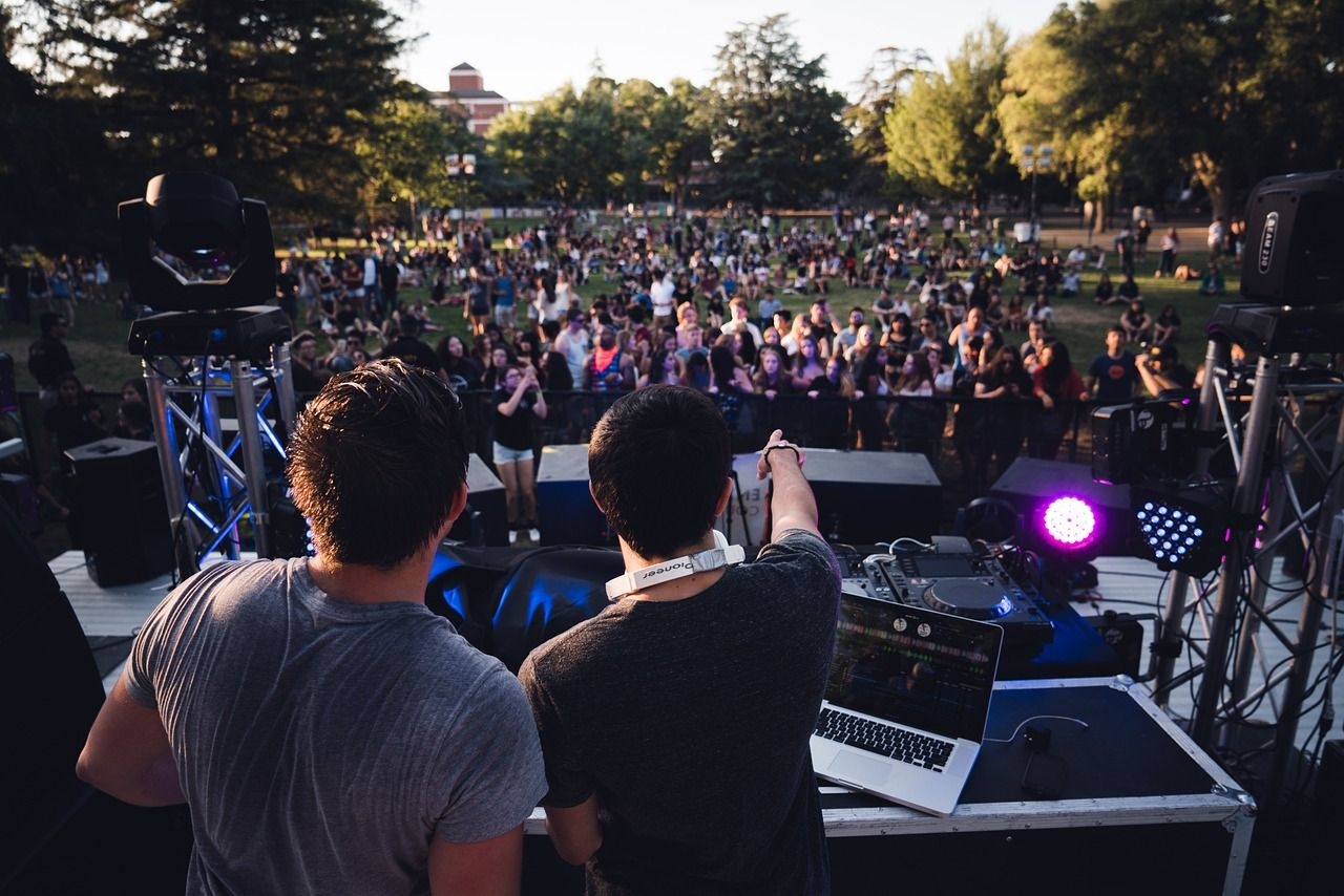 DJ-Night im Rosengarten