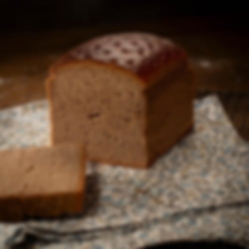 Saftiges Roggenmischbrot mit Sauerteig und weicher Kruste – ideal für herzhafte oder süße Beläge bei Essmann’s Backstube