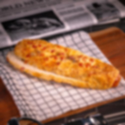 Deftig gebackene Laugenschinkenstange mit würziger Käsekruste und herzhaften Schinkenstückchen bei Essmann’s Backstube