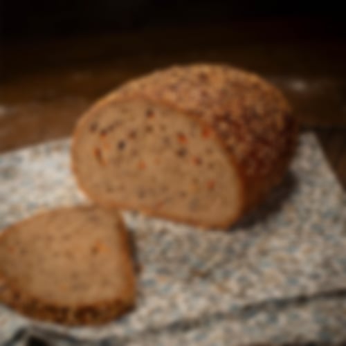 Saatenreiches Weizenmischbrot mit Möhren, Leinsamen und Sonnenblumenkernen, handgeführtem Sauerteig und Meersalz bei Essmann’s Backstube