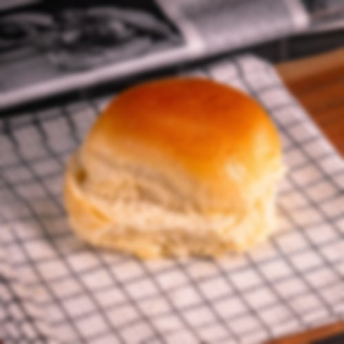 Softiges Hefegebäck mit glänzender Kruste, saftiger Krume und feiner Süße – der klassische Heddeweggen von Essmann’s Backstube