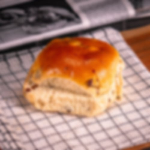 Weiches, süßes Hefegebäck mit saftiger Krume und vielen Rosinen, zart gebacken bei Essmann’s Backstube