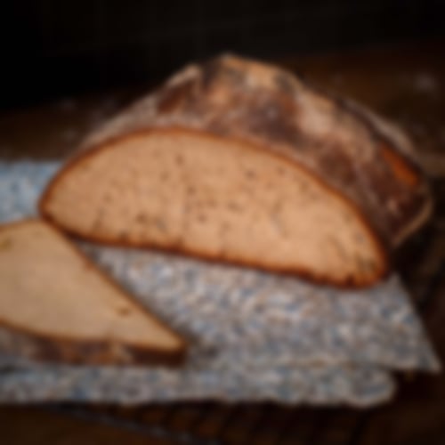 Saftiges Dinkelbrot mit Emmervollkornmehl und Saatenvielfalt, aromatisch im Geschmack und besonders lange frisch bei Essmann’s Backstube