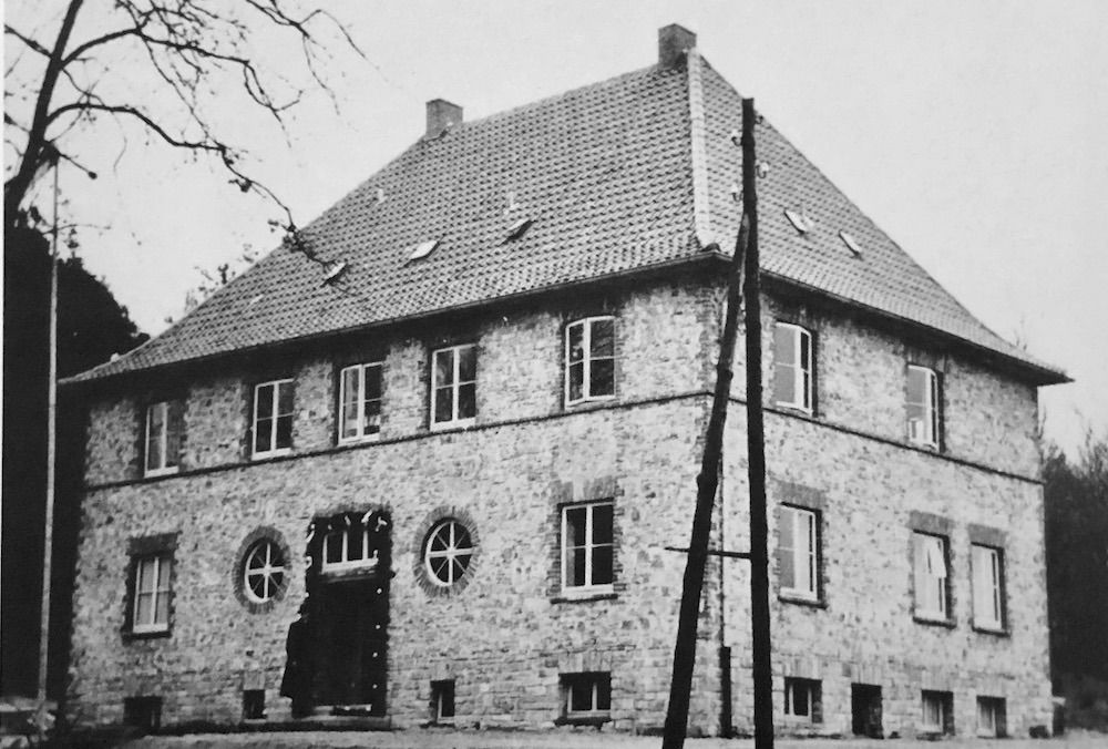 Einweihung des Schwesternhauses an der Bergstraße durch Erzbischof Wilhelm Berning