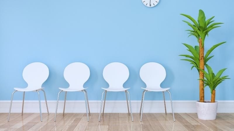 Stühle im Wartezimmer