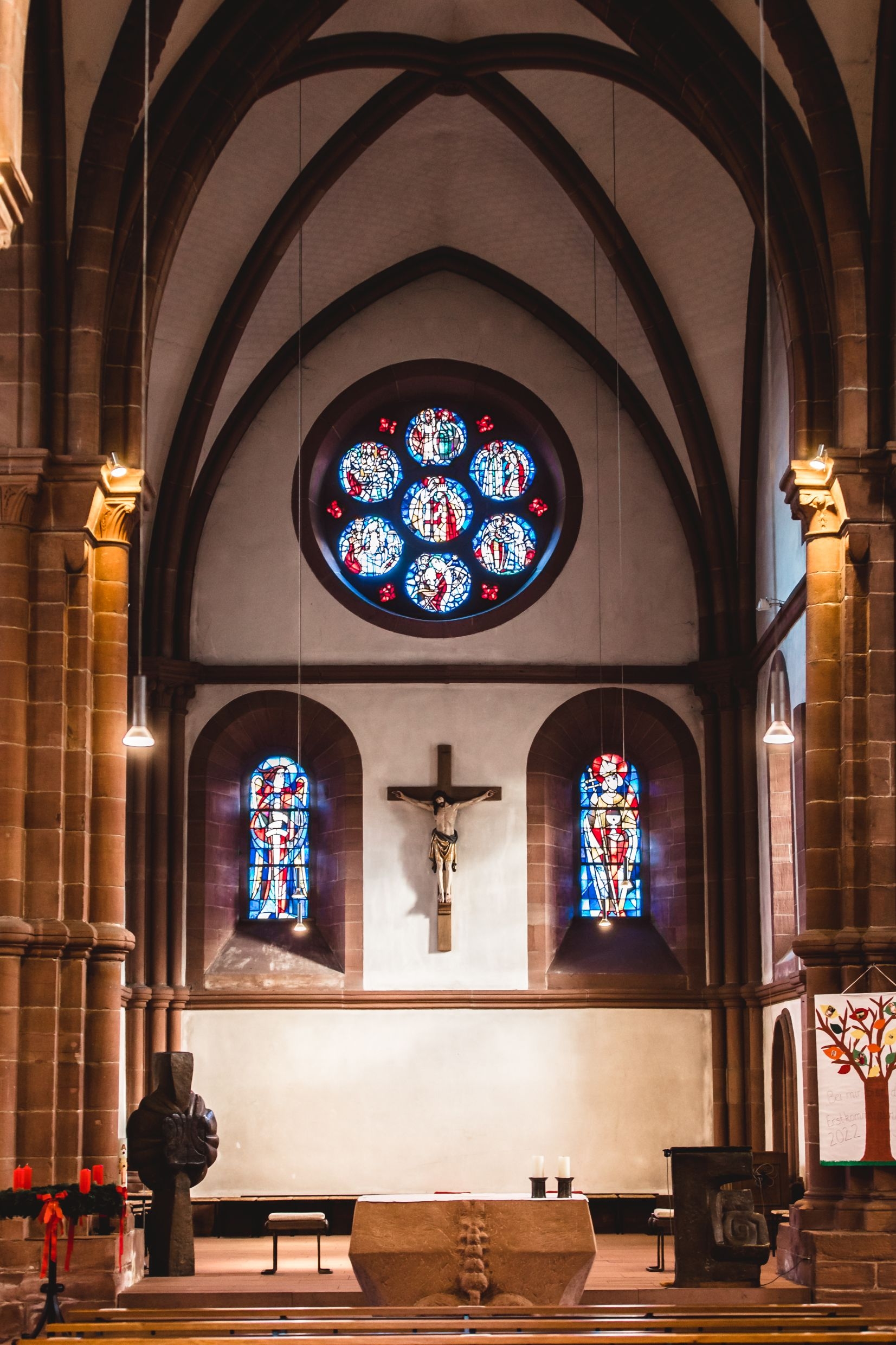 Blick durch die Kirche - Chorraum | Blick durch
