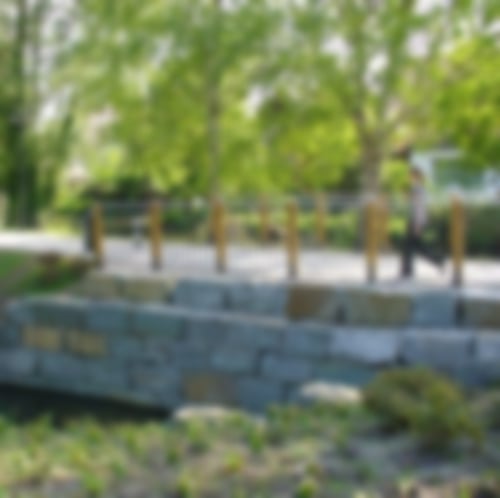 Fußgängerbrücke aus Quaderblöcken