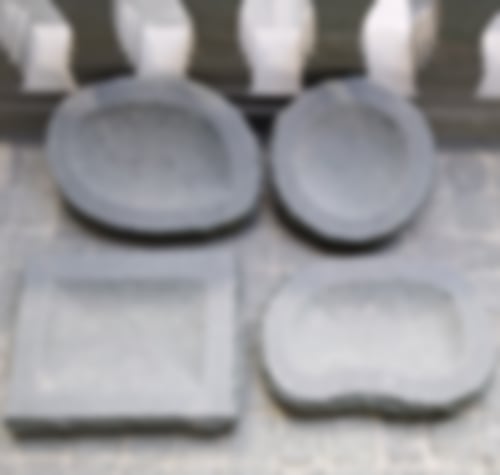 große breite Treppe aus Naturstein