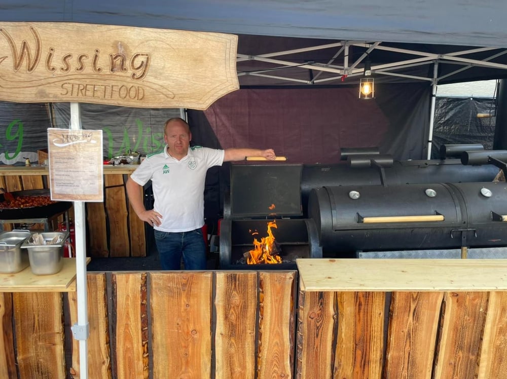 Mann am Grill