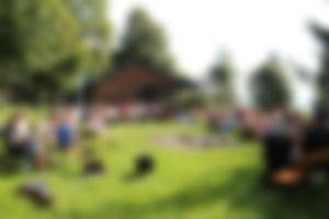 Gottesdienst im Schulwald der FeG Weichersbach