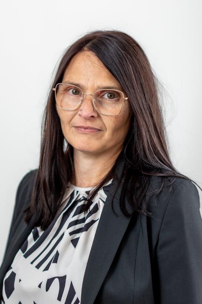 Stephanie Andres, Bürokauffrau