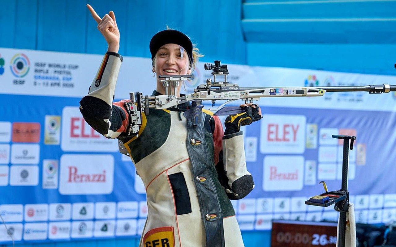 WELTCUP GRANADA: ANNA JANSSEN MIT WELTREKORD ZU GOLD