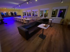 Impressum | Ein Ort für dich und deine Gäste in kleiner Runde,
zum Feiern & für Meetings, Kultur, Kino, Kunst!